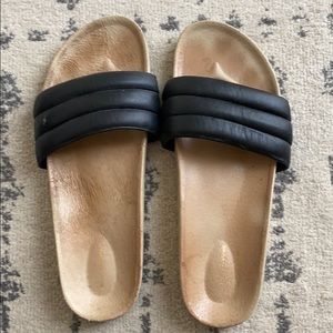 Beatrice Valenzuela slides size 10